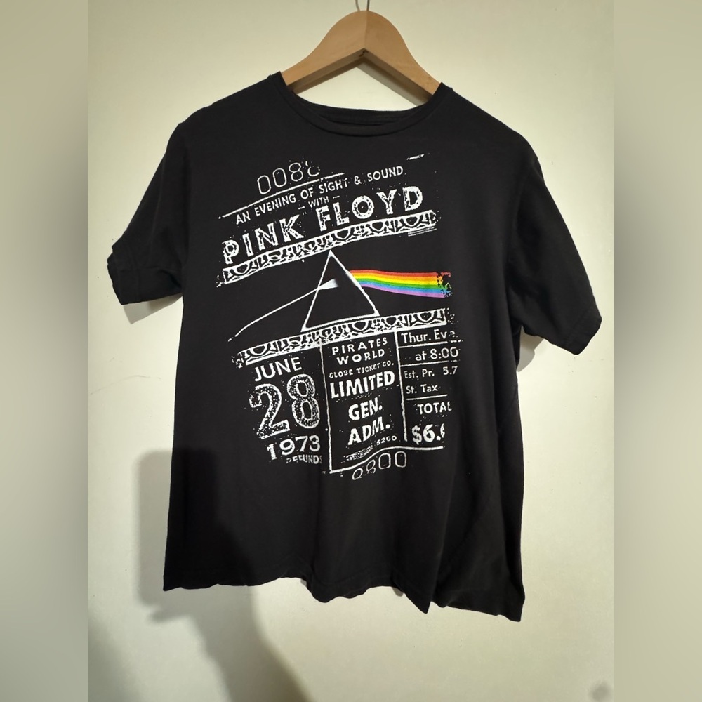 Pink Floyd Black Tee with Rainbow Design Size Medium